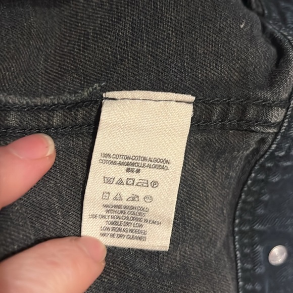 Free people dark wash , distressed denim jacket with sweater sleeves size M - Picture 10 of 10